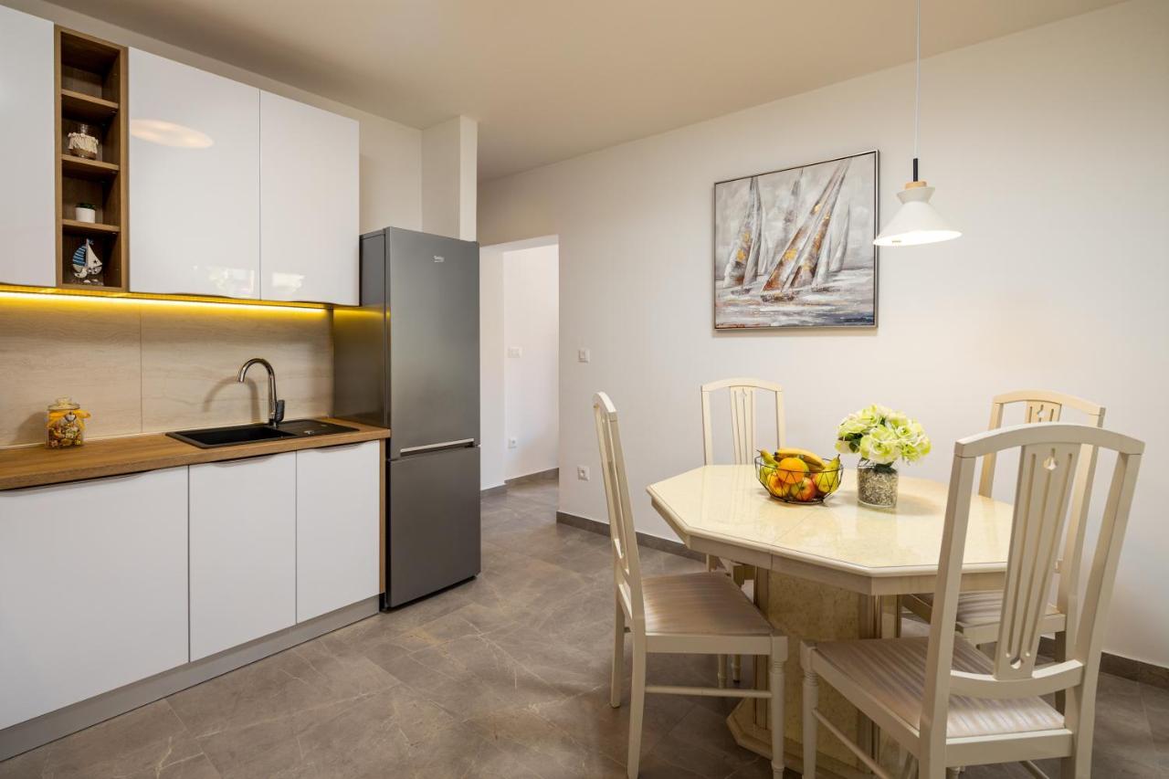 Apartment Navika Omis Luaran gambar