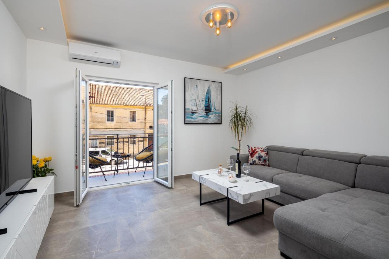 Apartment Navika Omis Luaran gambar