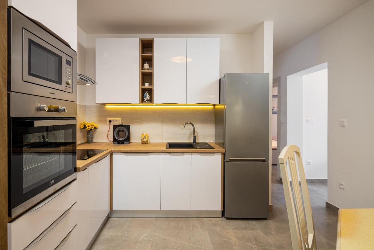 Apartment Navika Omis Luaran gambar