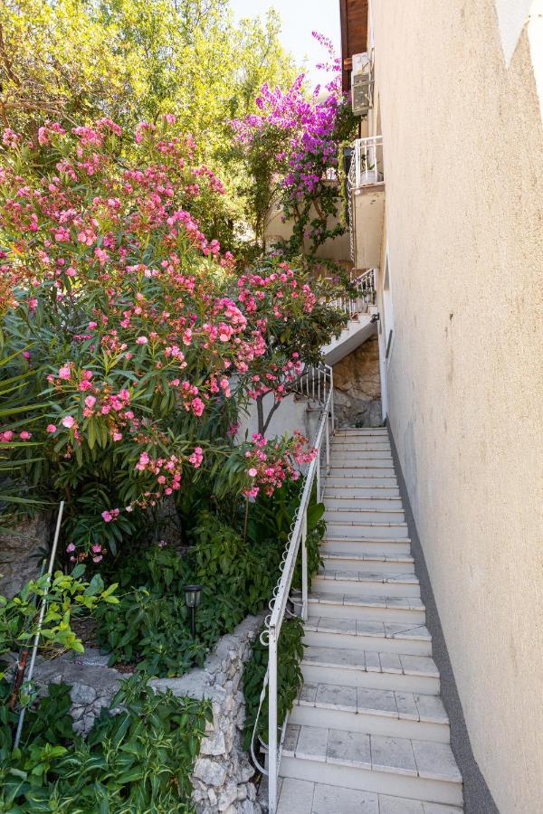 Apartment Navika Omis Luaran gambar